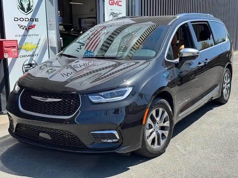 Noir Nouvelle 2025 Chrysler Pacifica SUV | 98 000 € - Image 1/4