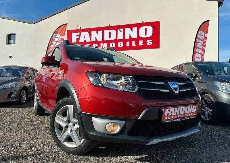 Rouge Occasion 2014 Dacia Sandero Prestige Berline | 8 990 € (Prix cher) - Image 1/4