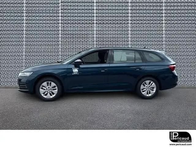 Nouvelle Skoda Octavia 110 ch (80 kW) 2025 Bleu lave Break