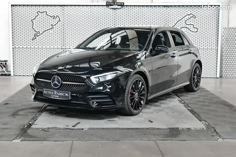 Noir Utilisé 2021 Mercedes A250 AMG line Citadine | 27 950 € (Prix juste) - Image 1/4