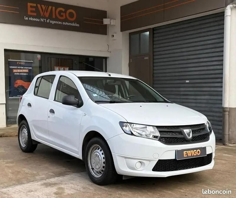 Blanc Occasion 2015 Dacia Sandero Berline | 7 290 € (Prix assez cher) - Image 1/4