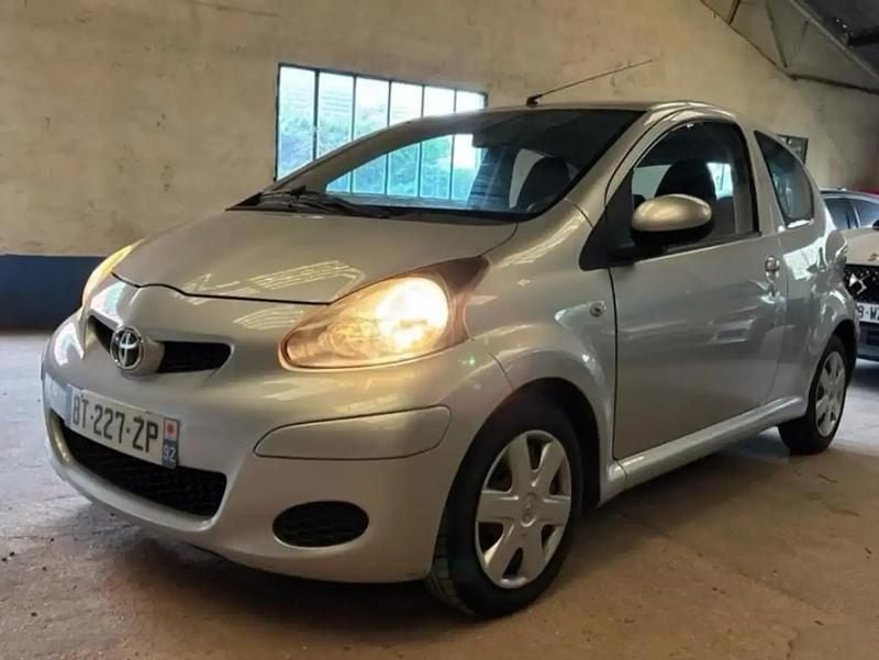 Gris Utilisé 2011 Toyota Aygo Citadine | 5 990 € - Image 1/4
