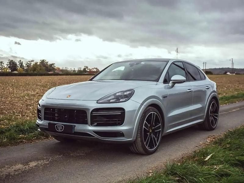Gris Utilisé 2023 Porsche Cayenne Coupe Turbo S E-Hybrid Sport Coupé | 146 890 € - Image 1/4