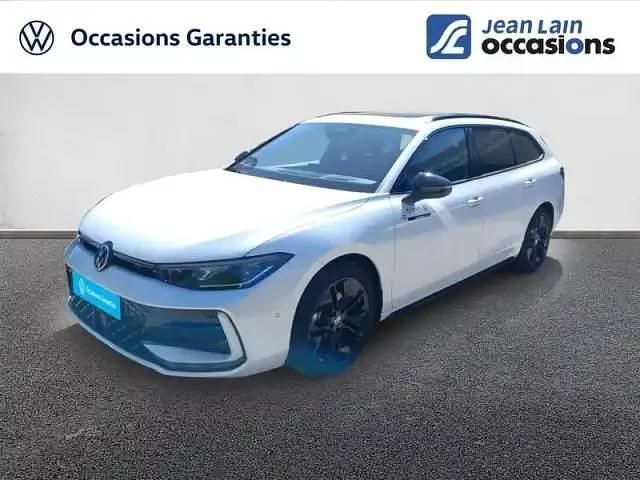 Blanc oryx nacre Utilisé 2025 VW Passat Break | 49 090 € - Image 1/4