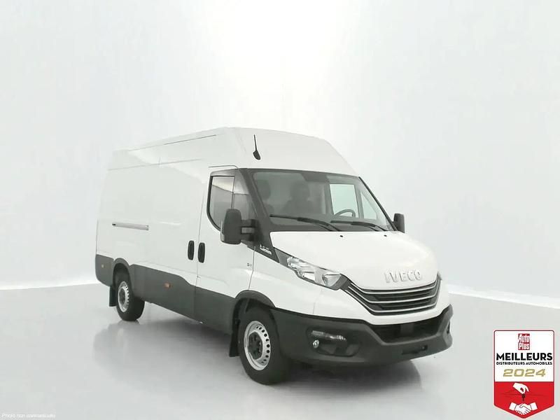 Blanc Utilisé 2023 Iveco Daily Van | 50 806 € - Image 1/4