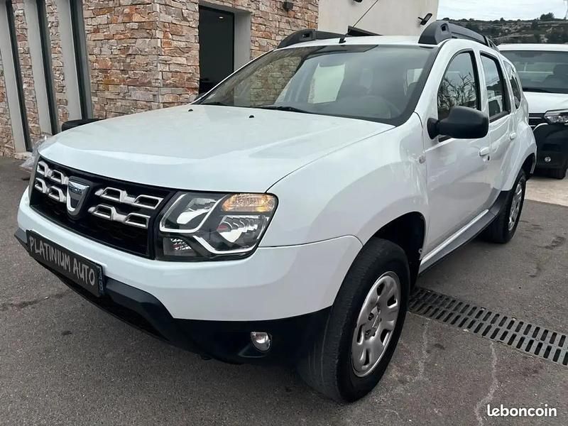 Blanc Utilisé 2014 Dacia Duster Lauréate SUV | 5 990 € - Image 1/4