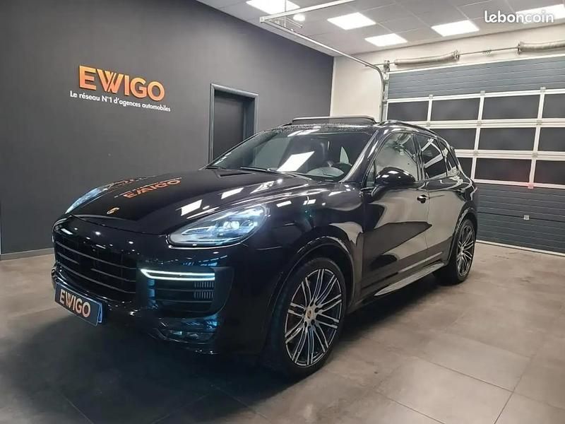 Noir Utilisé 2016 Porsche Cayenne GTS SUV | 54 990 € (Prix cher) - Image 1/4