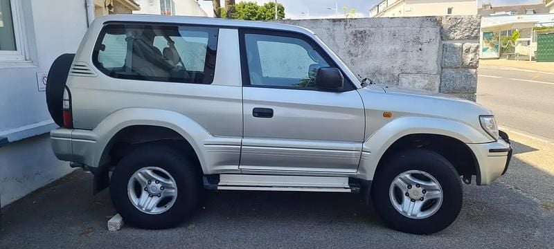 Argent Utilisé 2001 Toyota Land Cruiser SUV | 12 000 € - Image 1/4