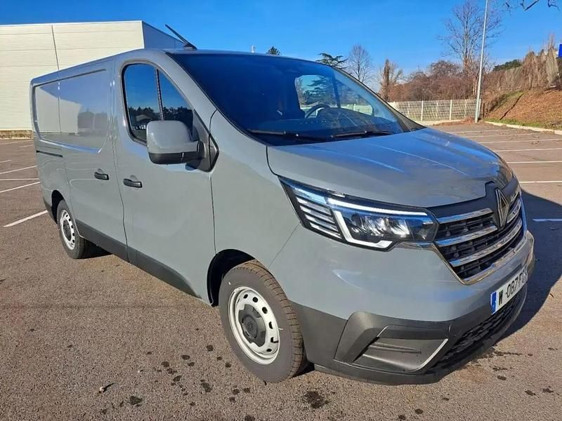 Gris Nouvelle 2025 Renault Trafic Van | 32 388 € (Prix juste) - Image 1/4