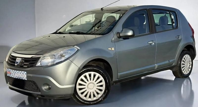 Gris Utilisé 2009 Dacia Sandero Lauréate Citadine | 4 990 € (Prix cher) - Image 1/4