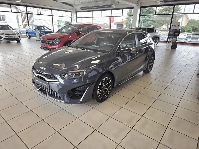 Gris Utilisé 2024 Kia Ceed GT-Line Break | 28 790 € (Prix cher) - Image 1/4
