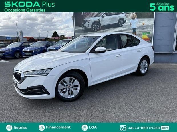 Blanc Utilisé 2023 Skoda Octavia Business Line | 27 980 € (Prix juste) - Image 1/4