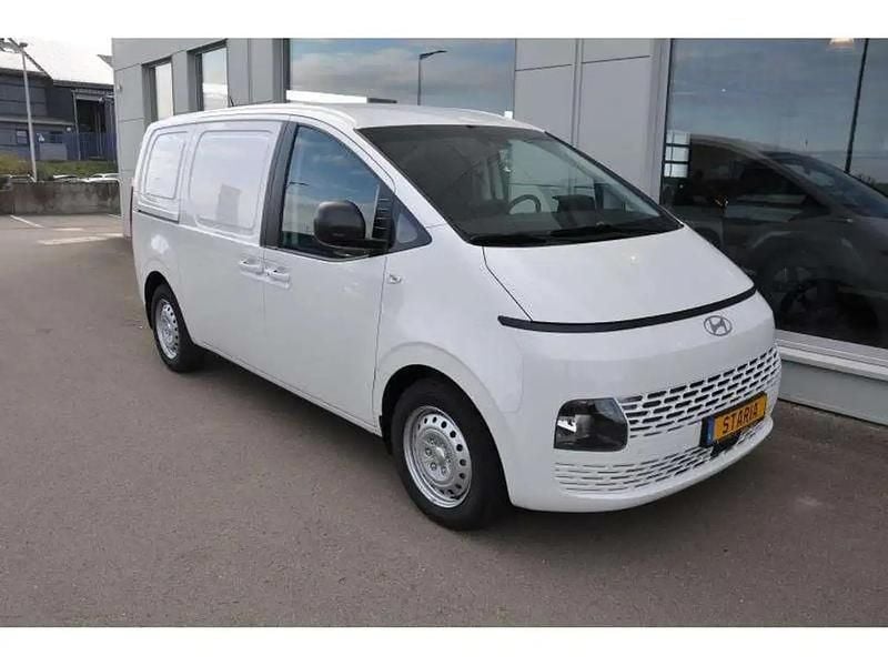 Blanc Utilisé 2025 Hyundai Staria Van | 28 615 € - Image 1/4