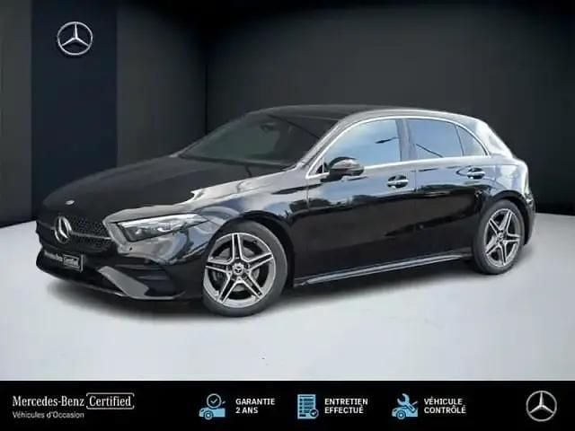 Noir Utilisé 2023 Mercedes A200 AMG line Berline | 35 879 € (Prix cher) - Image 1/4