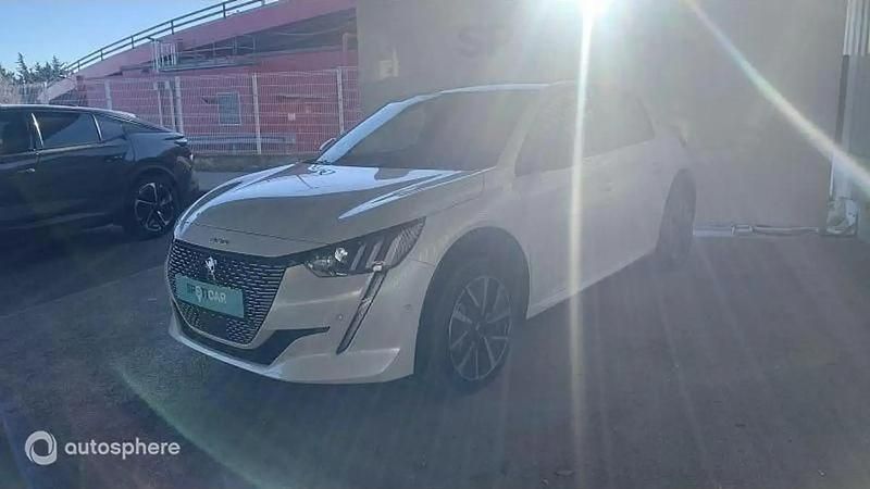 Blanc Utilisé 2022 Peugeot e-208 GT Citadine | 16 999 € (Prix juste) - Image 1/4
