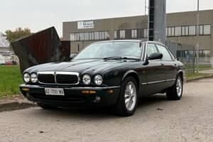 Occasion Jaguar XJ8 Executive 237 ch (174 kW) 1998 Vert Berline