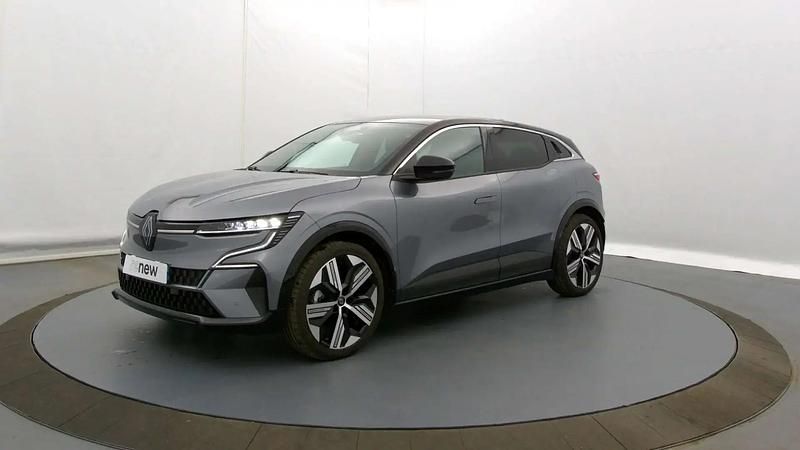 Gris Occasion 2025 Renault Megane E-Tech Iconic Berline | 34 590 € (Prix cher) - Image 1/4