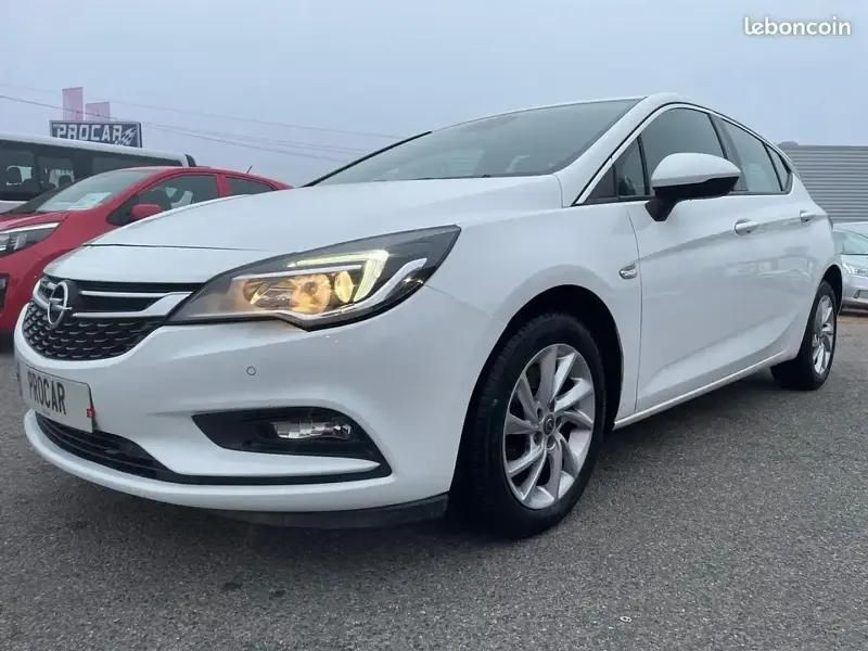 Blanc Utilisé 2017 Opel Astra Innovation Citadine | 8 490 € (Prix juste) - Image 1/4