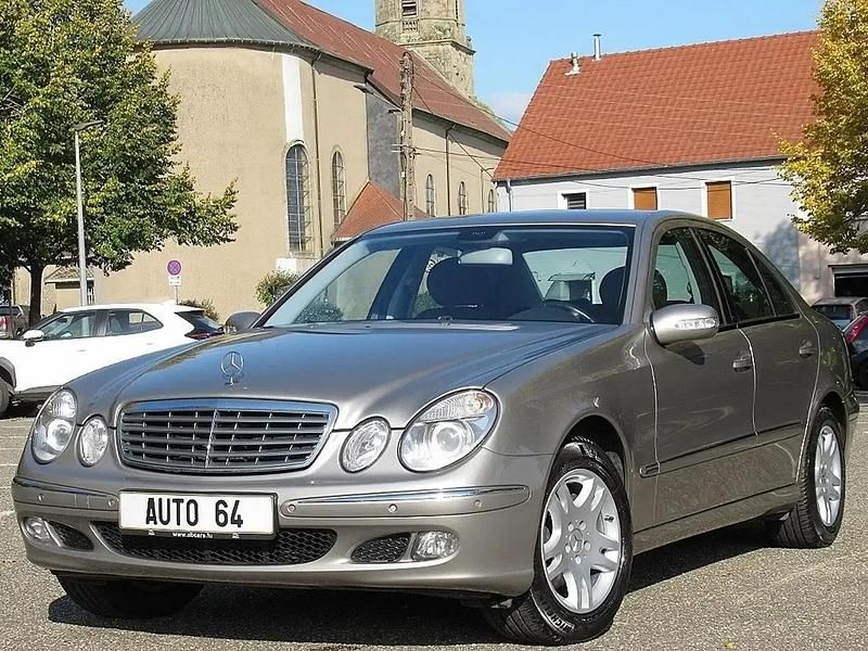 Beige Utilisé 2006 Mercedes E220 Berline | 8 690 € - Image 1/4