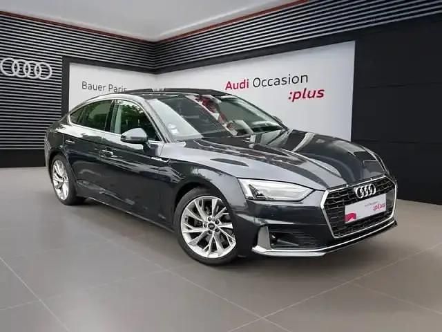 Gris manhattan métallisé Utilisé 2023 Audi A5 Sportback Business Citadine | 34 980 € (Super prix) - Image 1/4