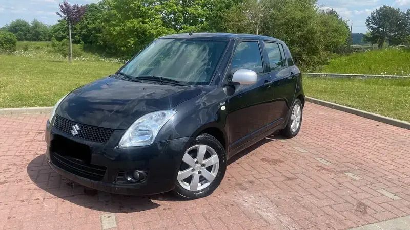 Utilisé 2010 Suzuki Swift City Berline | 2 300 € - Image 1/4