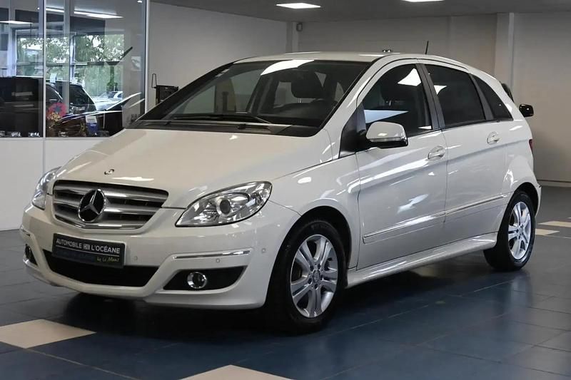 Blanc Utilisé 2011 Mercedes B180 Monospace | 6 996 € - Image 1/4