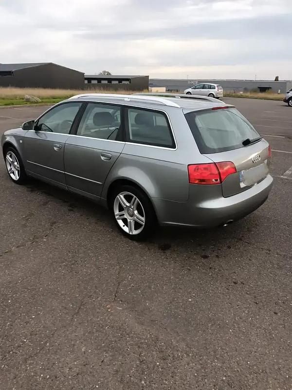 Gris Utilisé 2005 Audi A4 Ambition Break | 5 500 € - Image 1/4