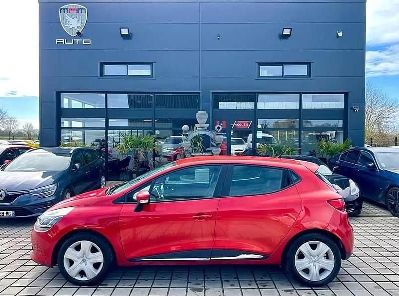Rouge Utilisé 2013 Renault Clio IV Expression Berline | 7 990 € (Prix juste) - Image 1/4