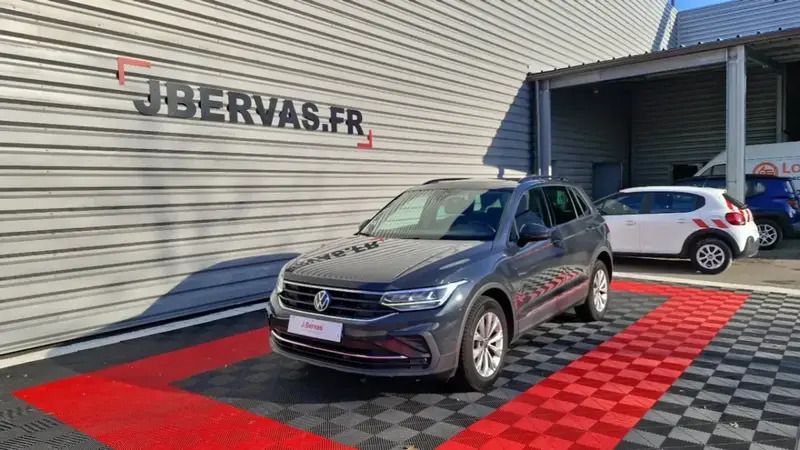 Utilisé 2021 VW Tiguan Life SUV | 22 490 € (Bon prix) - Image 1/4
