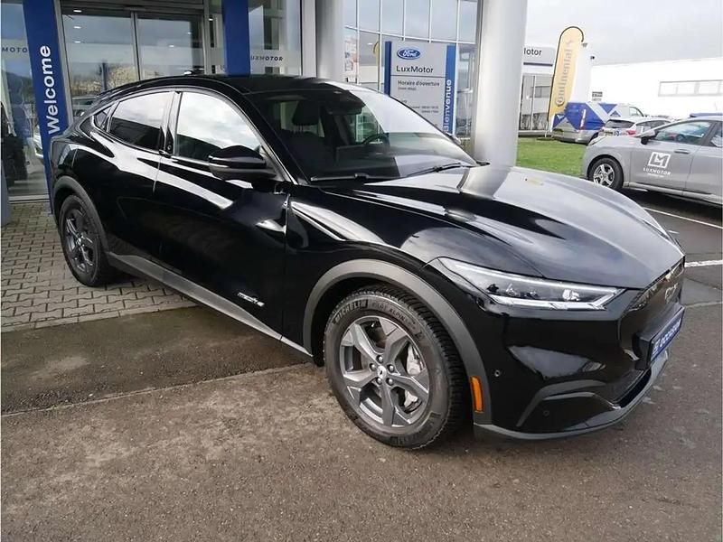 Noir Utilisé 2021 Ford Mustang Mach-E Standard Range SUV | 32 900 € - Image 1/4