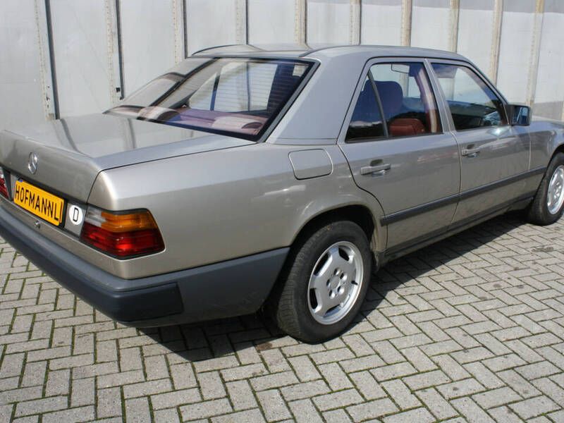 Occasion Mercedes 200 76 ch (55 kW) 1985 Gris Berline