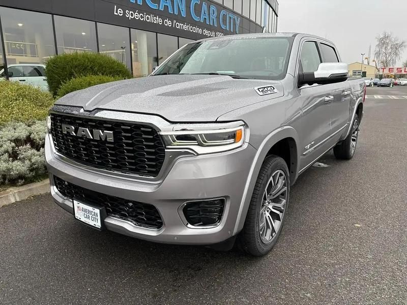 Gris Nouvelle 2025 Dodge Ram Pick-up | 122 900 € - Image 1/4