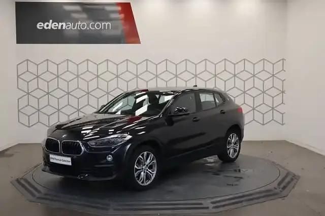 Black sapphire metallic Utilisé 2020 BMW 116 Sport Line Citadine | 22 390 € (Prix juste) - Image 1/4