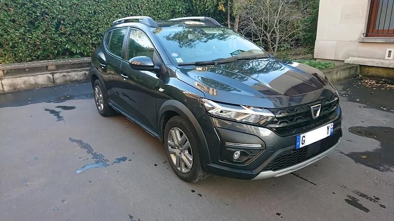 Gris Utilisé 2022 Dacia Sandero Stepway Berline | 12 650 € (Bon prix) - Image 1/4
