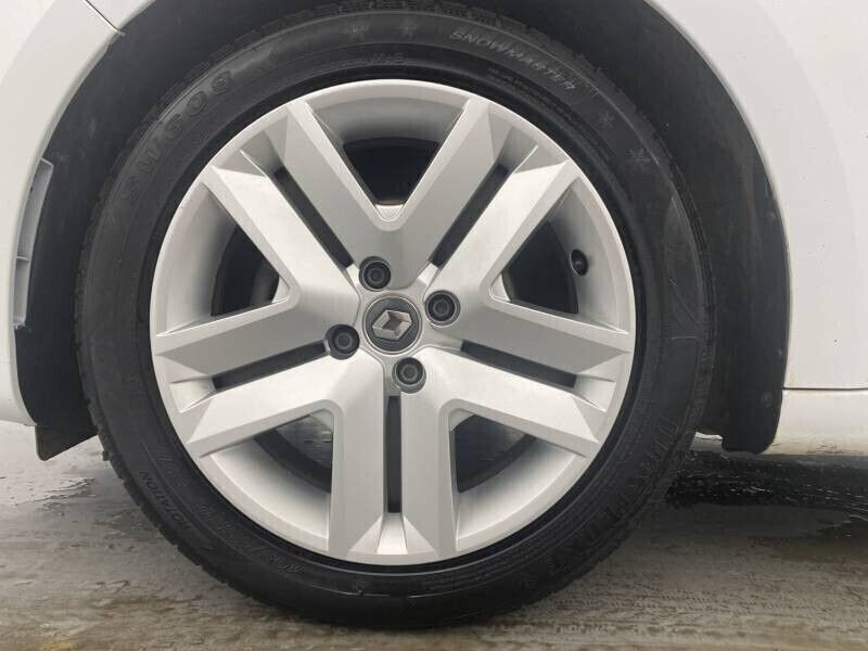 Blanc Utilisé 2021 Renault Clio V Zen Citadine | 14 390 € (Prix juste) - Image 1/4