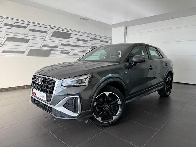 Gris daytona nacré Utilisé 2021 Audi Q2 S-line plus SUV | 26 990 € (Prix juste) - Image 1/4