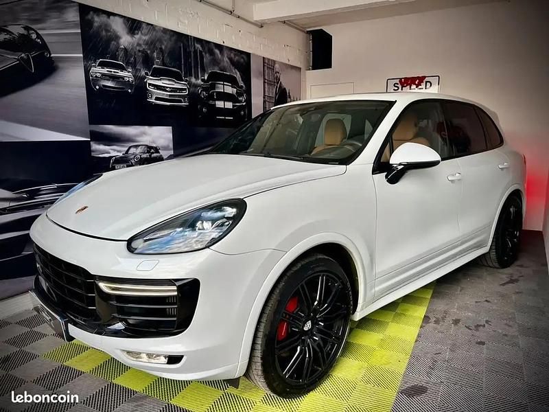 Blanc Utilisé 2016 Porsche Cayenne Turbo SUV | 44 990 € - Image 1/4