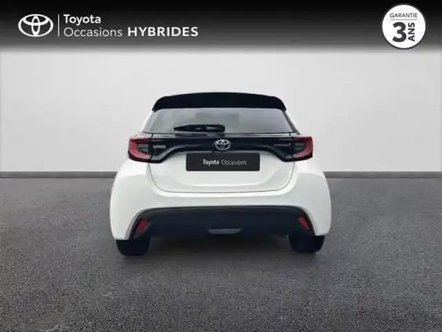 Occasion Toyota Yaris Hybrid Design 2022 Blanc Berline
