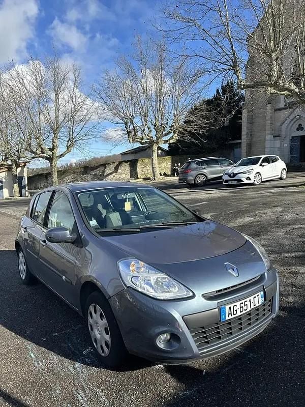 Occasion 2009 Renault Clio II Authentique Berline | 3 280 € (Prix juste) - Image 1/4