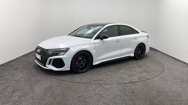 Blanc glacier métallisé Utilisé 2023 Audi RS3 Design Berline | 89 000 € - Image 1/4
