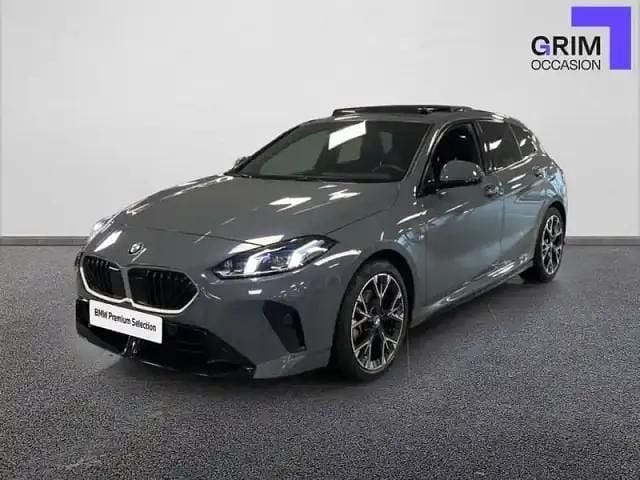 Storm bay metallic Utilisé 2025 BMW 120 Comfort Edition Citadine | 36 690 € (Bon prix) - Image 1/4