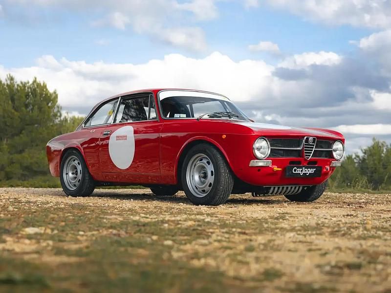 Rouge Occasion 1972 Alfa Romeo GT Junior Coupé | 38 900 € - Image 1/4