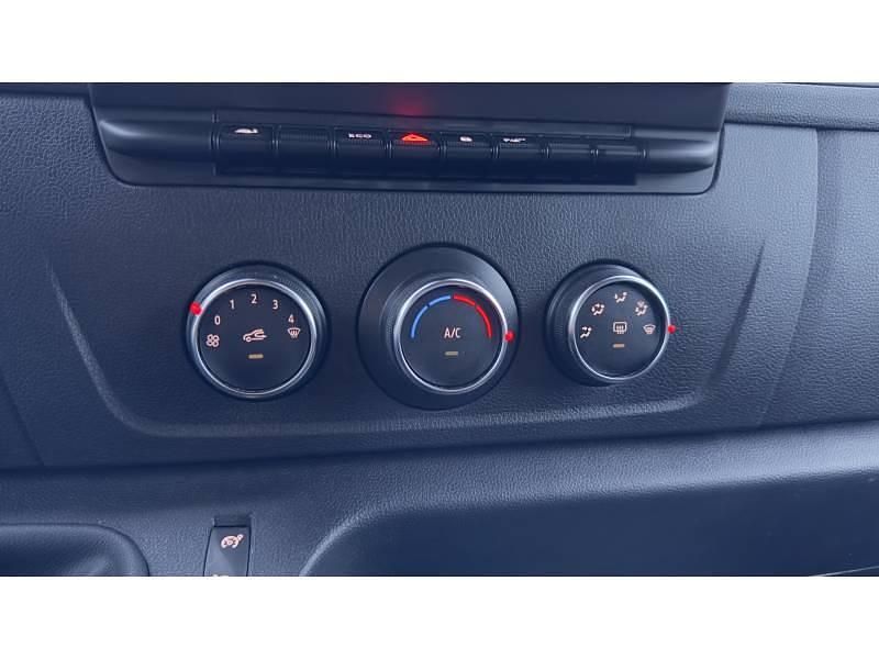 Occasion Renault Master 135 ch (99 kW) 2023 Blanc Berline