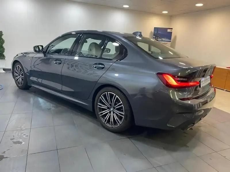 Gris Utilisé 2022 BMW 320 M Sport Berline | 37 500 € (Prix juste) - Image 1/4