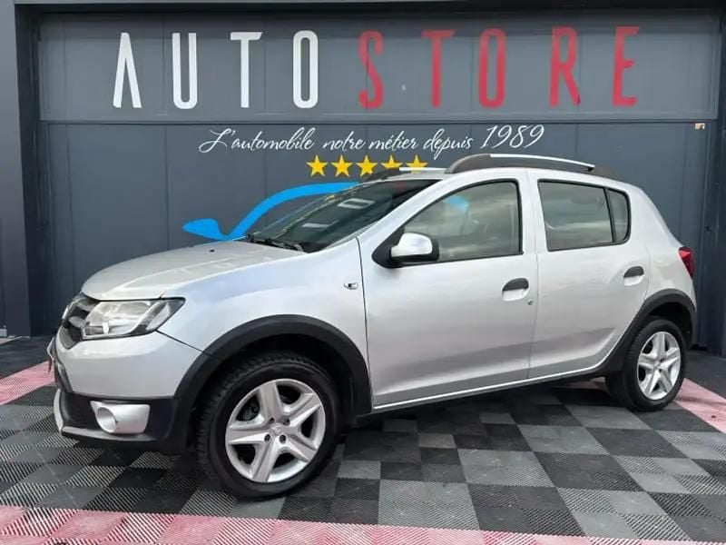 Gris Utilisé 2013 Dacia Sandero Prestige Citadine | 5 890 € (Prix juste) - Image 1/4