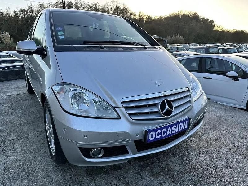 Gris Occasion 2012 Mercedes A180 Monospace | 8 990 € (Super prix) - Image 1/4