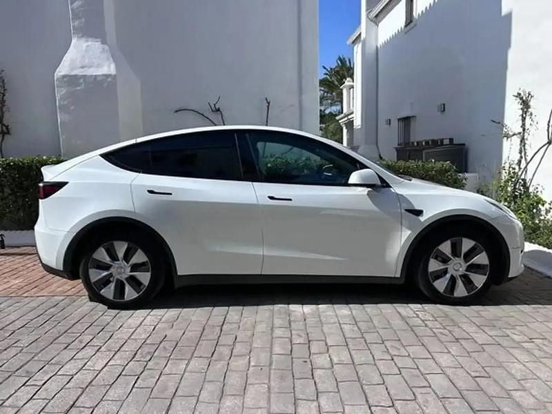 Utilisé 2023 Tesla Model Y SUV | 27 700 € (Bon prix) - Image 1/4