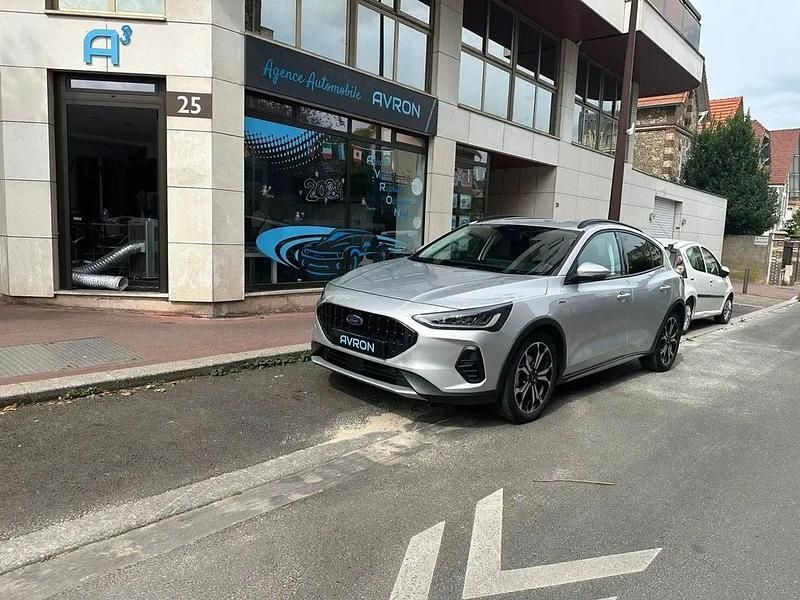 Gris Utilisé 2023 Ford Focus Active Berline | 21 990 € (Prix juste) - Image 1/4