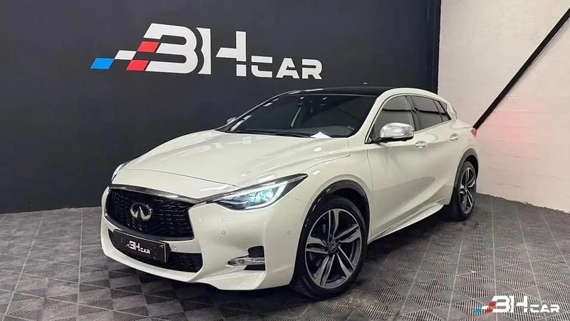 Blanc Utilisé 2019 Infiniti Q30 Sport Tech Citadine | 19 990 € (Prix juste) - Image 1/4