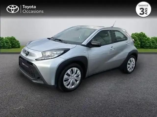 Gris minéral métallisé Utilisé 2022 Toyota Aygo Citadine | 13 990 € (Prix juste) - Image 1/4